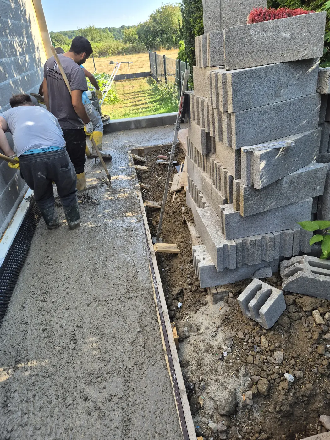 Detailaufnahme beim Einbau einer Betonfläche