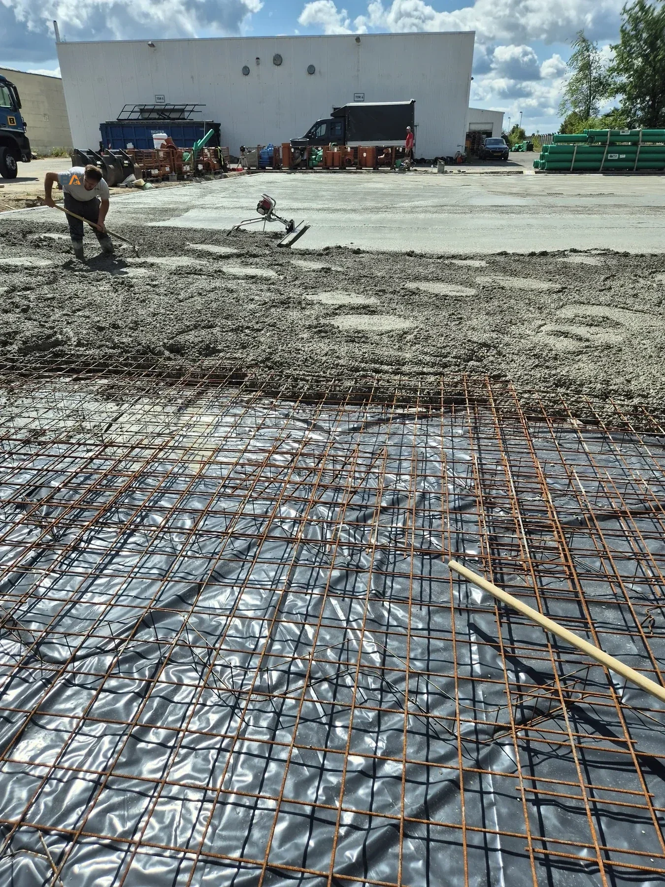 Mattenverlegung und Betoneinbau auf einer 750 Quadratmeter großen Fläche in Werder